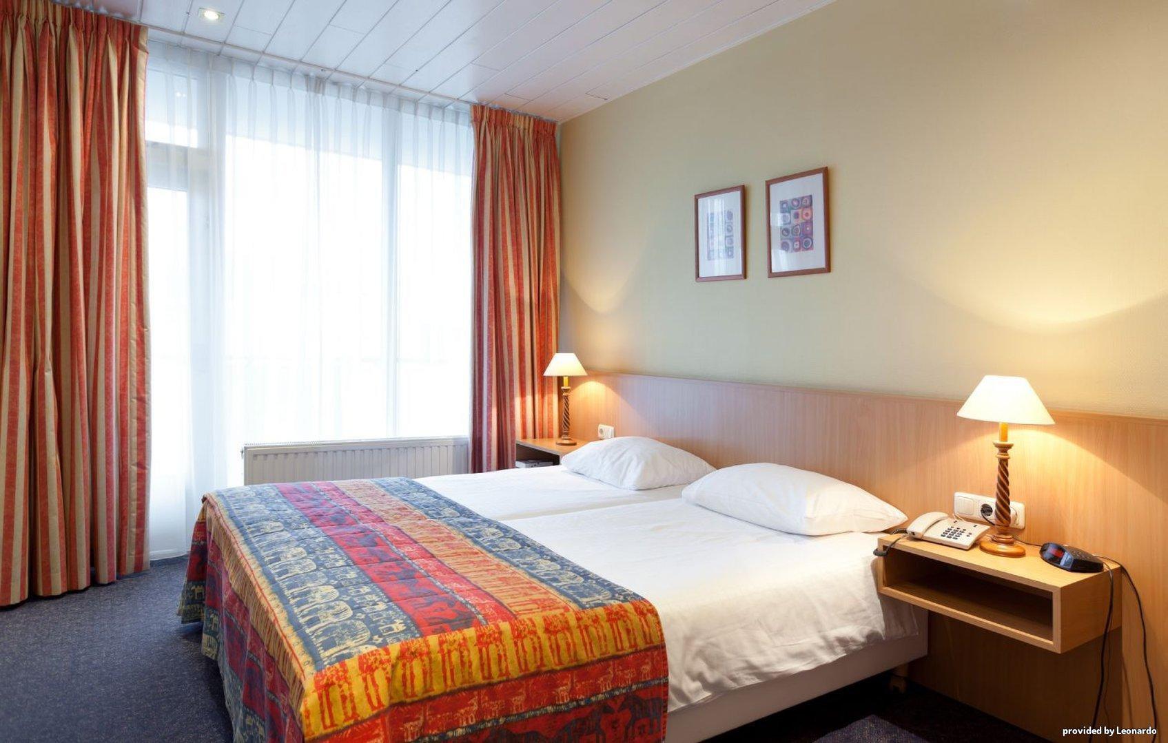 Hotel Restaurant De Zwaan Raalte Extérieur photo