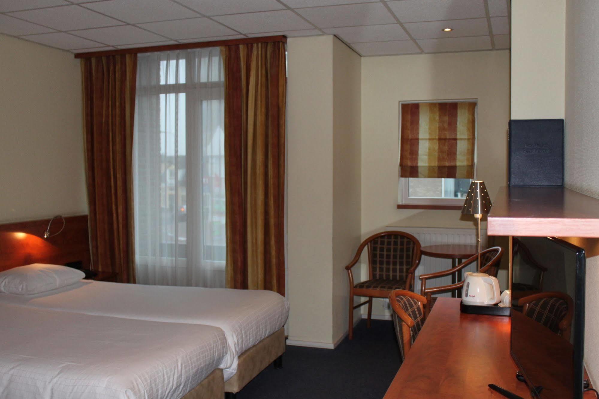 Hotel Restaurant De Zwaan Raalte Extérieur photo